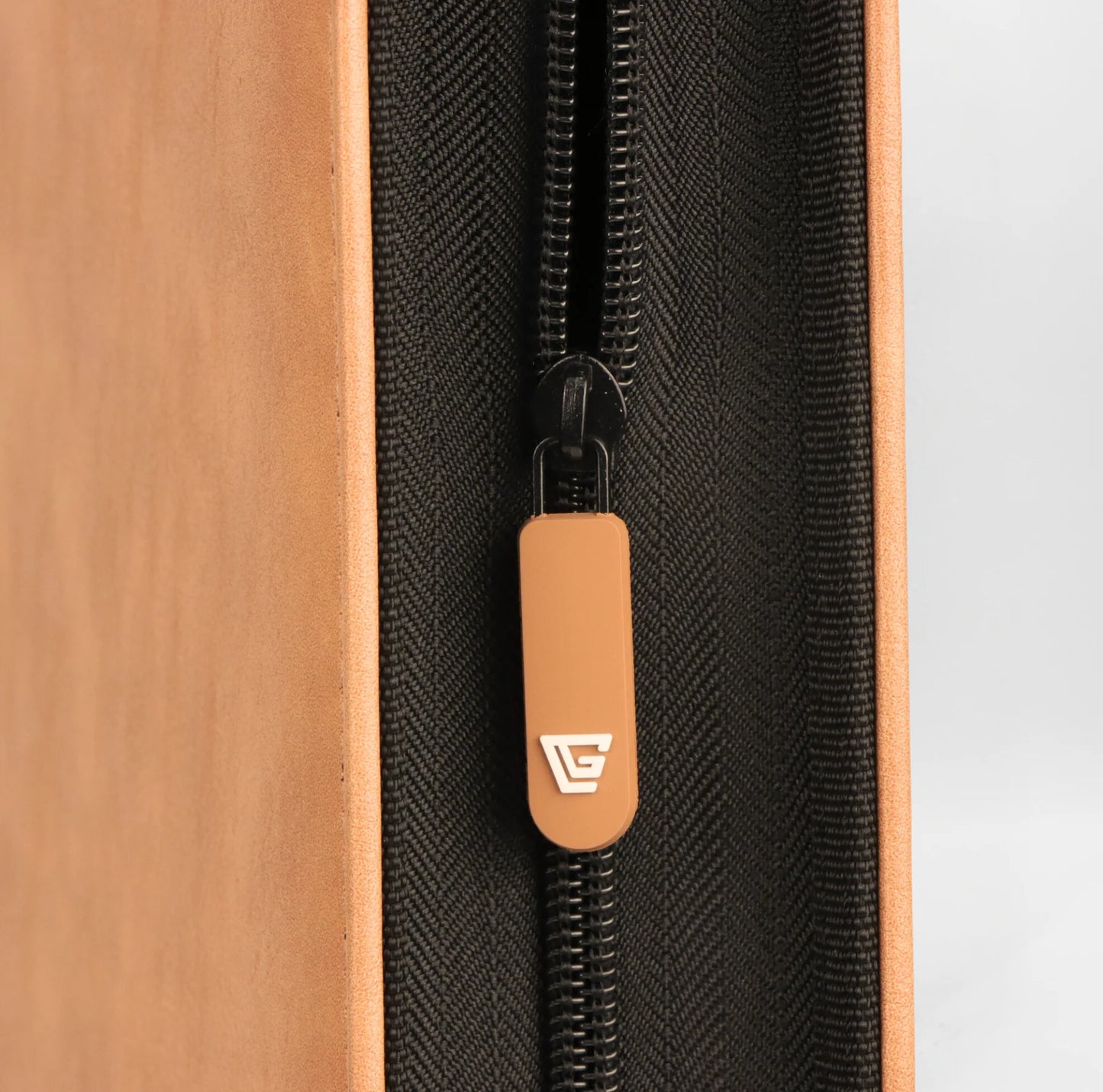 Hazel_toploader_binder_zipper_2_1800x1800