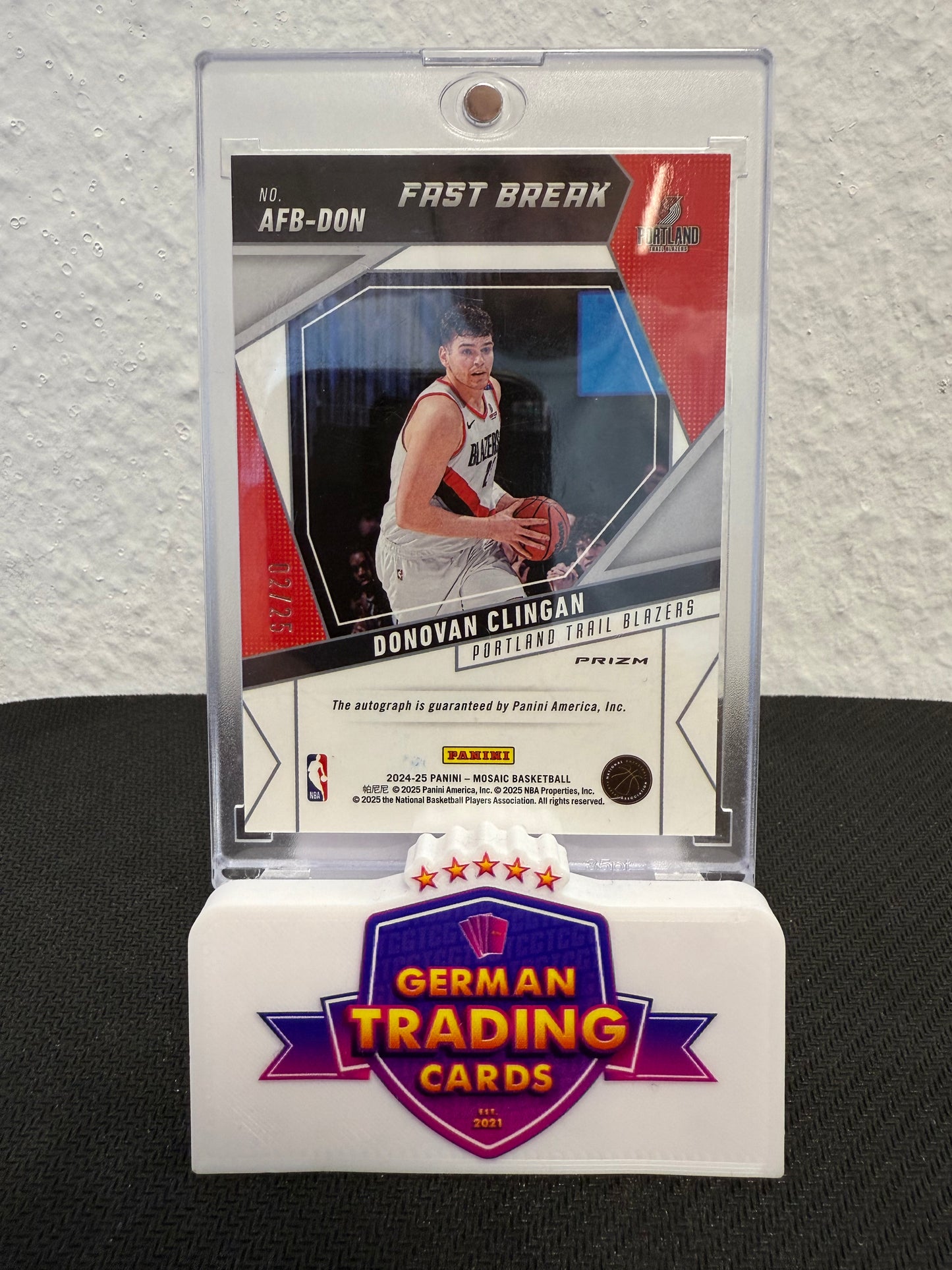 Donovan Clingan Fast Break Rookie Auto 02/25 - 2024-25 Panini Mosaic Basketball